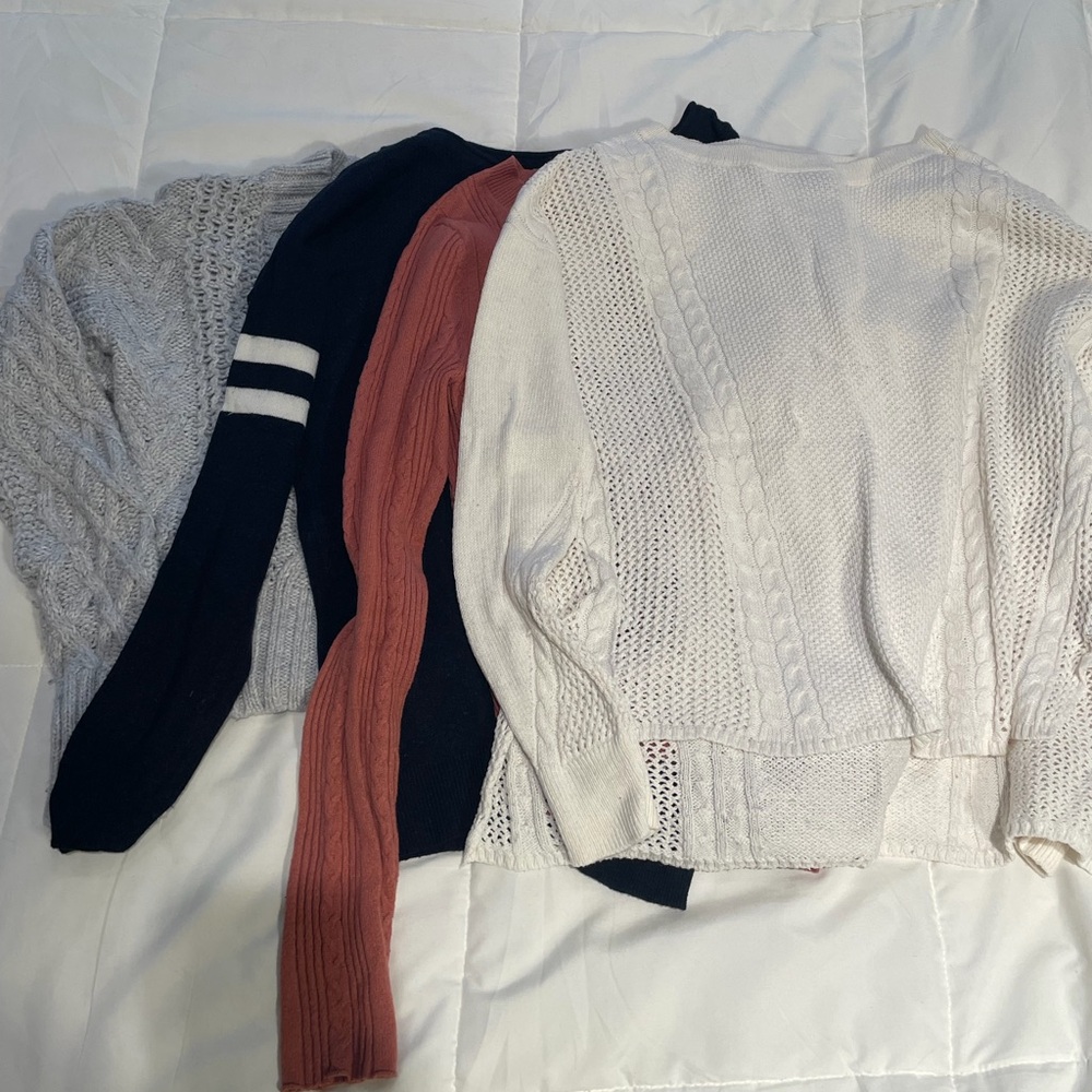 BUNDLE OF 4 American Eagle Size XS Sweaters, white, navy blue, grey, and white
